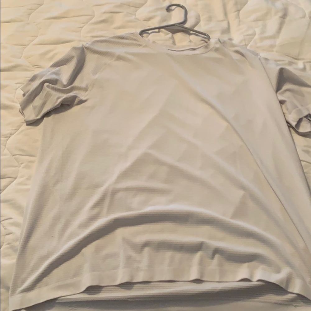 Lululemon men’s metal vent tech